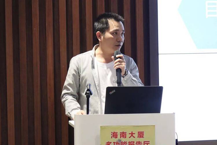 卓向参会单位简要介绍东方通以"安全+"和 "数据+"两大产品体系为基础
